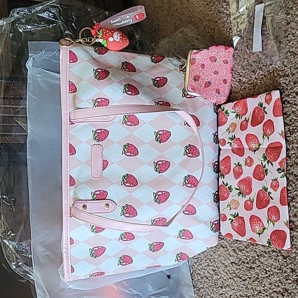 Strawberry purse strawberry kisslock coin purse strawberry keychain and case - Picture 4 of 17